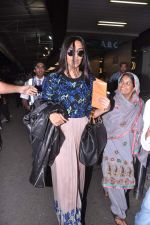 Sonam Kapoor leave for London to promote Bhaag Mikha Bhaag in Mumbai Airport on 3rd July 2013 (27).JPG