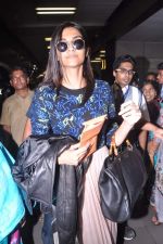 Sonam Kapoor leave for London to promote Bhaag Mikha Bhaag in Mumbai Airport on 3rd July 2013 (32).JPG
