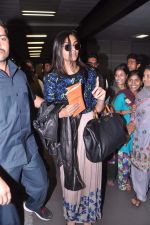 Sonam Kapoor leave for London to promote Bhaag Mikha Bhaag in Mumbai Airport on 3rd July 2013 (33).JPG