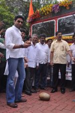 Abhishek Bachchan flags off 2 BEST buses along with Mayor of Mumbai Sunil Prabhu and Yuva Sena President Aditya Thackrey in Mayor_s Bungalow on 8th July 2013 (48).JPG