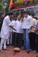 Abhishek Bachchan flags off 2 BEST buses along with Mayor of Mumbai Sunil Prabhu and Yuva Sena President Aditya Thackrey in Mayor_s Bungalow on 8th July 2013 (53).JPG