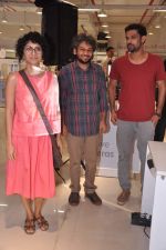 Anand Gandhi, Sohum Shah, Kiran Rao at Ship of Theseus promotion in Reliance Retail, Mumbai on 11th July 2013 (16).JPG