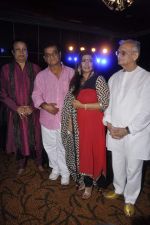 Gulzar launches Bhupinder Mitali_s album in Novotel, Mumbai on 16th July 2013 (8).JPG