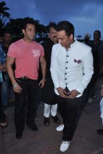Salman Khan at Baba Siddiqui_s iftar party in Taj Land_s End, Mumbai on 21st July 2013 (48).JPG