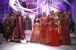 Kangana Ranaut walk the ramp for JJ Valaya bridal show in Delhi on 23rd July 2013 (1).jpg