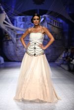 Model walk the ramp for JJ Valaya bridal show in Delhi on 23rd July 2013 (2).jpg