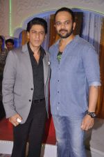 Shahrukh Khan, Rohit Shetty on the sets of Tarak Mehta Ka Oolta Chasma in Mumbai on 23rd July 2013 (63).JPG