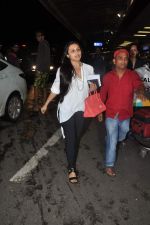 Rani Mukherjee snapped at International airport, Mumbai on 26th July 2013 (3).JPG