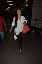 Rani Mukherjee snapped at International airport, Mumbai on 26th July 2013 (7).JPG