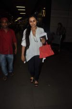 Rani Mukherjee snapped at International airport, Mumbai on 26th July 2013 (9).JPG