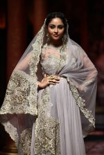 Model walks for Designer Suneet Varma in Delhi on 27th July 2013 (40).jpg
