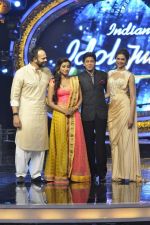 Shahrukh Khan, Deepika Padukone, Rohit Shetty, Shreya Ghoshal on the sets of Indian Idol Junior in Filmcity, Mumbai on 28th July 2013 (70).JPG