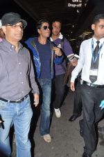 Shahrukh Khan leaves for London in Mumbai Airport on 29th July 2013 (3).JPG