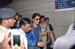 Shahrukh Khan leaves for London in Mumbai Airport on 29th July 2013 (8).JPG