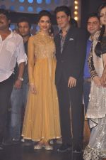 Shahrukh Khan, Deepika Padukone on the sets of Madhubala in Mumbai on 29th July 2013 (63).JPG
