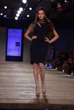 Model walk the ramp for Monisha Jaising showcases on day 2 at PCJ Delhi Couture Week on 1st Aug 2013 (37).JPG