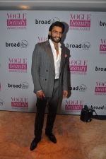 Ranveer Singh at Vogue Beauty Awards in Taj Land_s End, Mumbai on 1st Aug 2013 (35).JPG
