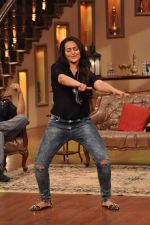 Sonakshi Sinha promote Once upon a time in Mumbai Dobara on the sets of Comedy Nights with Kapil in Filmcity on 1st Aug 2013 (154).JPG