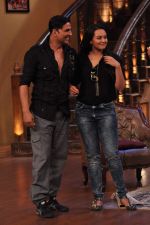 Sonakshi Sinha, Akshay Kumar promote Once upon a time in Mumbai Dobara on the sets of Comedy Nights with Kapil in Filmcity on 1st Aug 2013 (14 (146).JPG