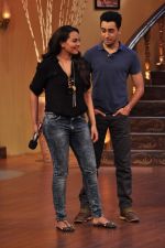 Sonakshi Sinha, Imran Khan promote Once upon a time in Mumbai Dobara on the sets of Comedy Nights with Kapil in Filmcity on 1st Aug 2013 (144).JPG