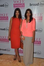 at Vogue Beauty Awards in Taj Land_s End, Mumbai on 1st Aug 2013 (6).JPG