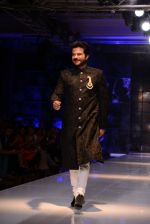 Anil Kapoor walk for Masaba-Satya Paul for PCJ Delhi Couture Week on 2nd Aug 2013 (74).JPG