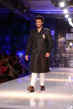 Arjun Kapoor walk for Masaba-Satya Paul for PCJ Delhi Couture Week on 2nd Aug 2013 (47).JPG
