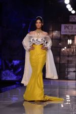 Model walk for Masaba-Satya Paul for PCJ Delhi Couture Week on 2nd Aug 2013 (12).JPG