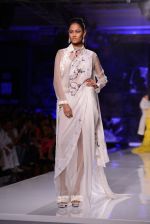 Model walk for Masaba-Satya Paul for PCJ Delhi Couture Week on 2nd Aug 2013 (14).JPG