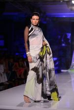 Model walk for Masaba-Satya Paul for PCJ Delhi Couture Week on 2nd Aug 2013 (21).JPG