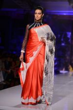 Model walk for Masaba-Satya Paul for PCJ Delhi Couture Week on 2nd Aug 2013 (29).JPG