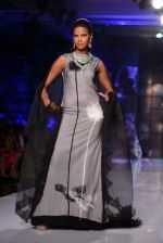 Model walk for Masaba-Satya Paul for PCJ Delhi Couture Week on 2nd Aug 2013 (30).JPG