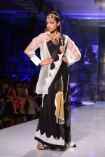 Model walk for Masaba-Satya Paul for PCJ Delhi Couture Week on 2nd Aug 2013 (35).JPG