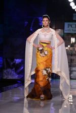 Model walk for Masaba-Satya Paul for PCJ Delhi Couture Week on 2nd Aug 2013 (36).JPG