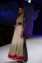 Model walk for Varun Bahl_s show for Audi at PCJ Delhi Couture Week on 2nd Aug 2013 (96).JPG