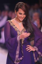 D_damas Brand Ambassador Sonakshi Sinha at Gitanjali show at IIJW, Mumbai.jpg