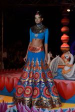 Model walk the ramp for Designer Manish Arora show at PCJ Delhi Couture Week 2013 on Day 4 on 3rd Aug 2013 (84).JPG