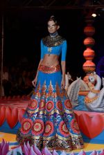 Model walk the ramp for Designer Manish Arora show at PCJ Delhi Couture Week 2013 on Day 4 on 3rd Aug 2013 (86).JPG