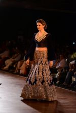 Deepika Padukone walks for Manish Malhotra show at PCJ Delhi Couture Week 2013 on 4th Aug 2013 (280).JPG