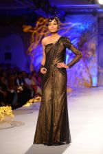 Model walks for Gaurav Gupta at PCJ Delhi Couture Week 2013 on 4th Aug 2013 (81).JPG