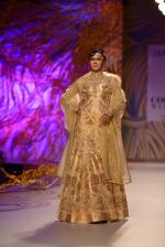 Model walks for Gaurav Gupta at PCJ Delhi Couture Week 2013 on 4th Aug 2013 (88).JPG