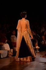 Model walks for Manish Malhotra show at PCJ Delhi Couture Week 2013 on 4th Aug 2013 (208).JPG