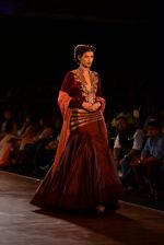 Model walks for Manish Malhotra show at PCJ Delhi Couture Week 2013 on 4th Aug 2013 (221).JPG