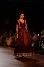 Model walks for Manish Malhotra show at PCJ Delhi Couture Week 2013 on 4th Aug 2013 (223).JPG