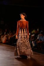 Model walks for Manish Malhotra show at PCJ Delhi Couture Week 2013 on 4th Aug 2013 (226).JPG