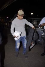 Aamir Khan snapped as he left for Singapore on 6th Aug 2013 (6).JPG