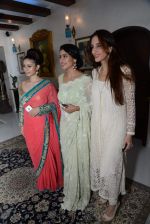 Kajol, Farah Ali Khan, Tanisha Mukherjee at Sanjay and Zareen Khan_s Iftar party in Sanjay Khan_s Residence, Mumbai on 6th Aug 2013 (248).JPG