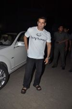 Salman Khan snapped during photoshoot at Mehboob Studios in Mumbai on 6th Aug 2013 (26).JPG
