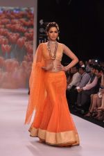 Model walk the ramp for Kay Jewels on Day 4 of IIJW 2013 on 7th Aug 2013 (34).JPG