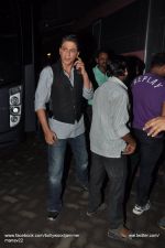 Shahrukh Khan snapped post Chennai Express screening in Mehboob, Mumbai on 7th Aug 2013 (9).JPG